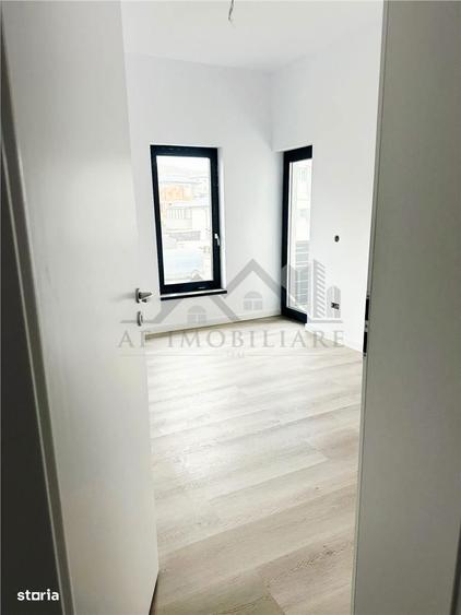 Casă cu 4 camere cu Teren 250 Mp în Bucium