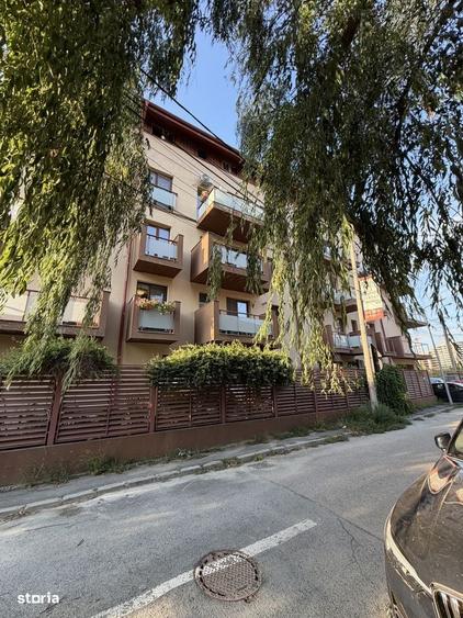 Apartament cu 3 camere decomandat în Aviației
