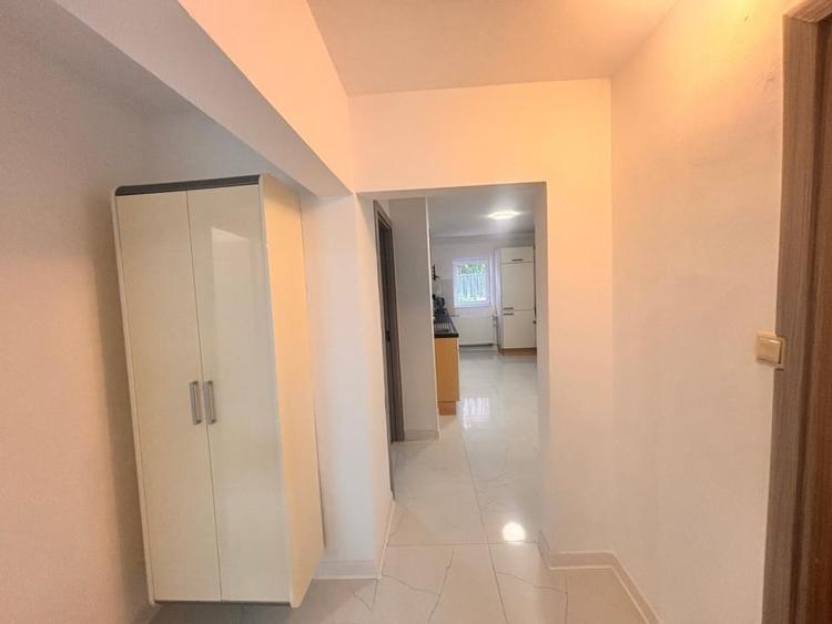 Apartament cu 3 camere decomandat, mobilat în Central