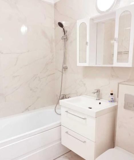 Apartament cu 3 camere semidecomandat, mobilat în Moșilor