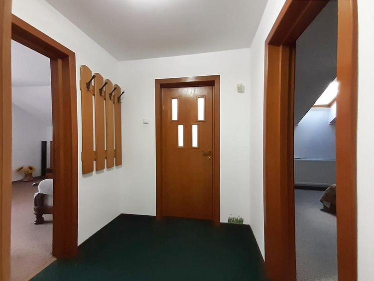Casă individuală cu 5 camere decomandat cu Canalizare în Brașovul Vechi