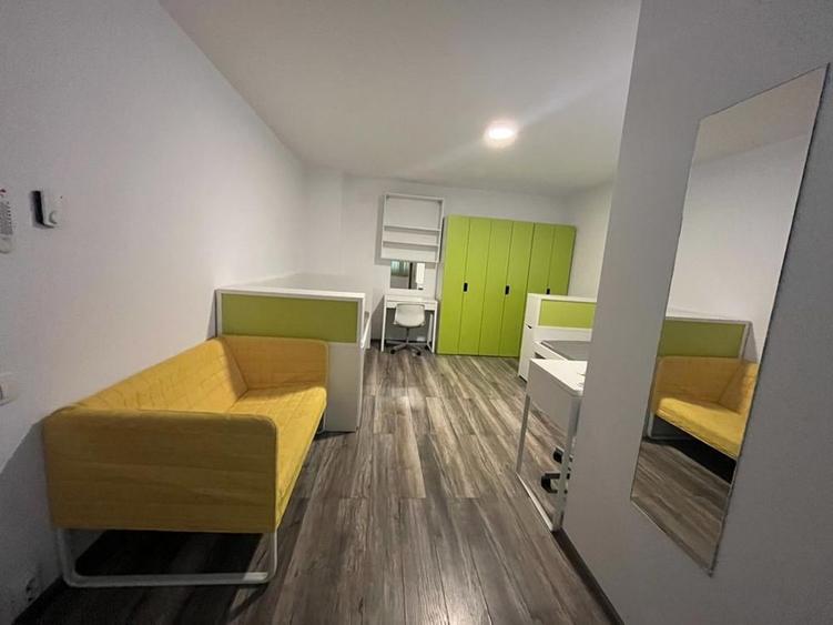 Apartament cu 4 camere decomandat în Exterior Vest