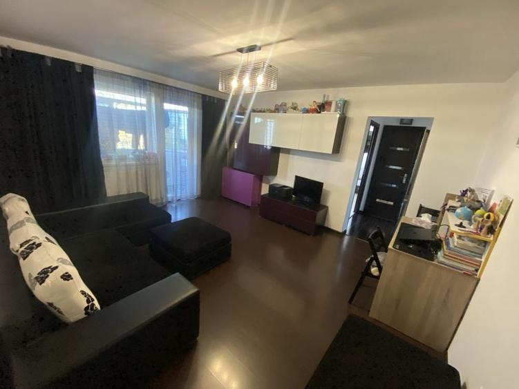Apartament cu 2 camere semidecomandat în Carrefour