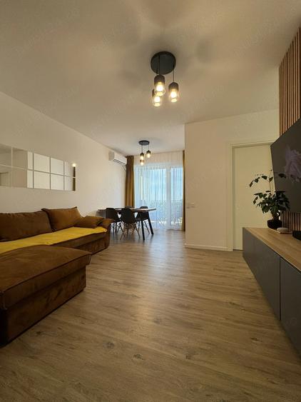 Apartament cu 3 camere decomandat în Sud