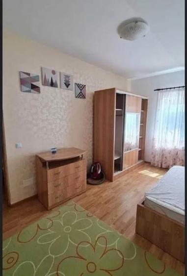 Apartament cu 2 camere semidecomandat, mobilat în Bucium