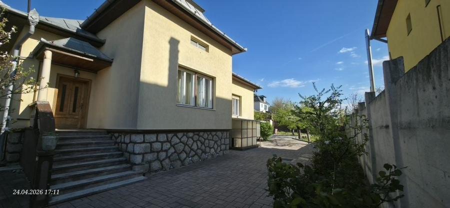 Casă cu 4 camere în Central