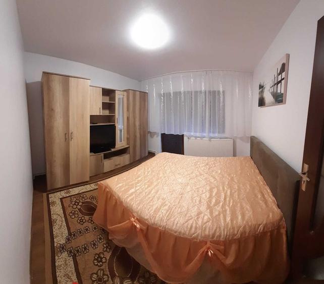 Apartament cu 3 camere decomandat în Exterior Vest