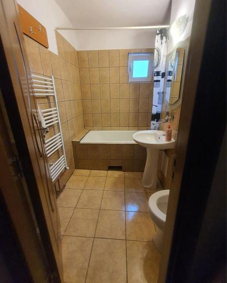 Apartament cu 3 camere decomandat în Florești