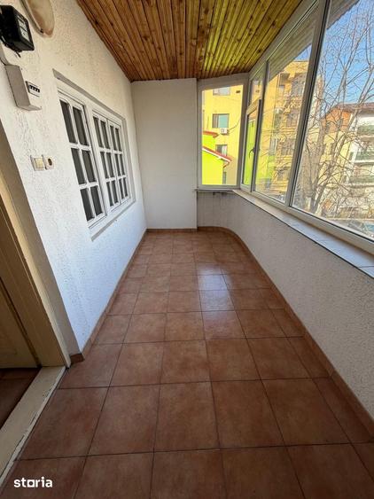 Casă cu 6 camere cu Teren 60 Mp în Vitan