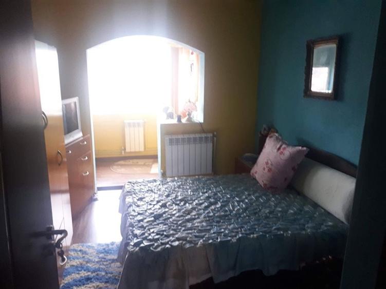 Apartament cu 4 camere decomandat în Exterior Vest