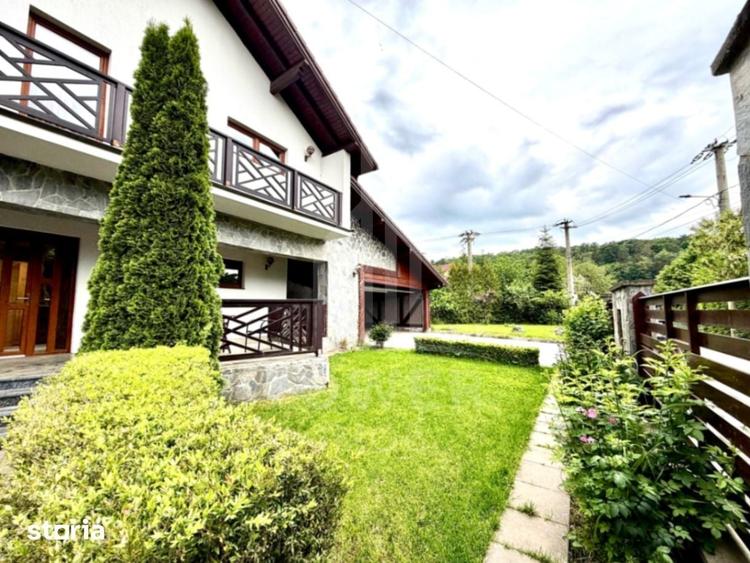 Casă cu 9 camere cu Teren 1300 Mp în Central