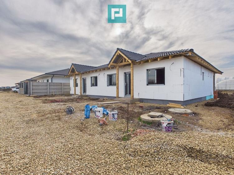 Duplex cu 4 camere cu Canalizare în Nojorid