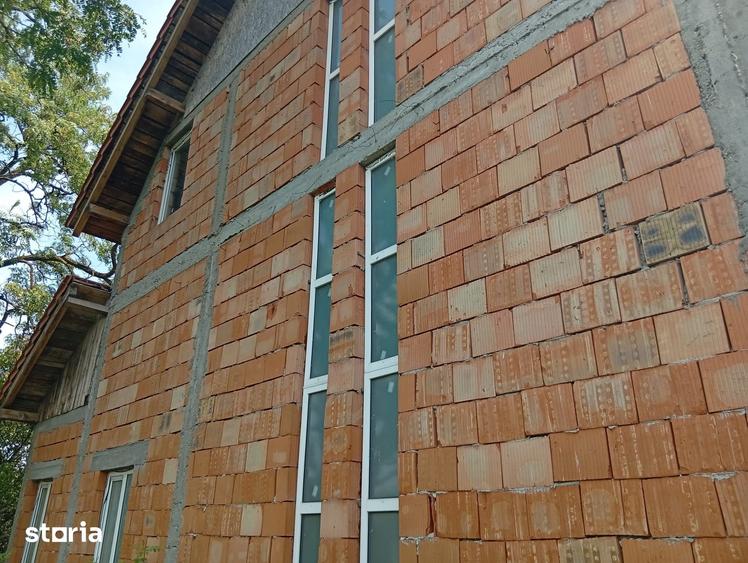 Casă cu 7 camere cu Teren 4500 Mp în Iratoșu