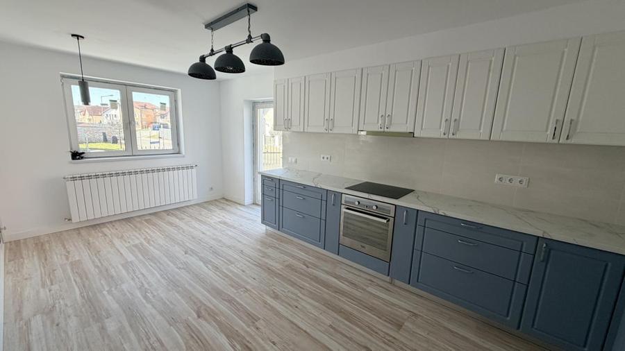 Casă cu 5 camere cu Teren 300 Mp în Tineretului