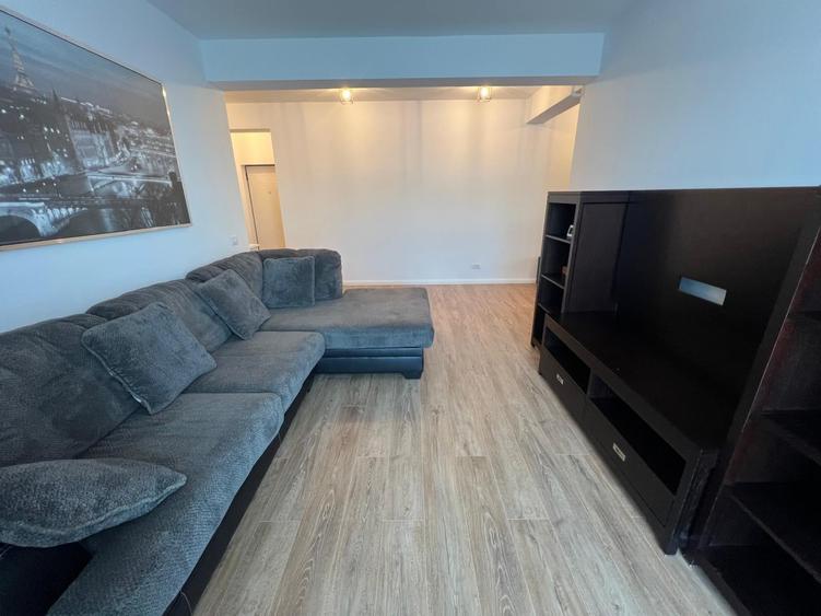 Apartament cu 2 camere semidecomandat în Băneasa