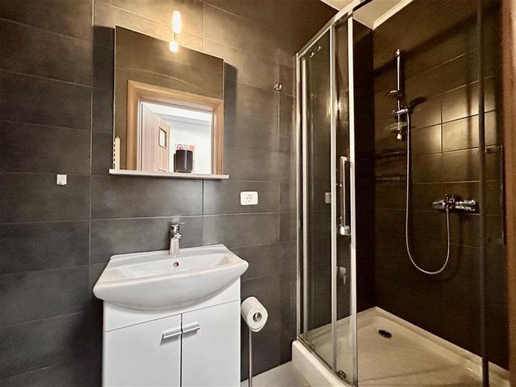 Apartament cu 3 camere decomandat, mobilat în Centrul Civic
