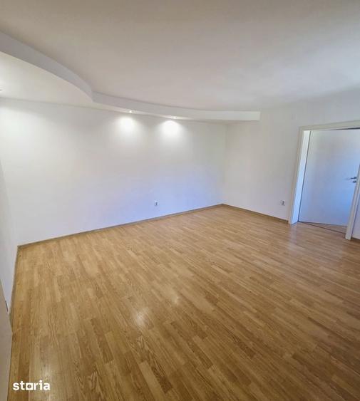 Casă cu 3 camere semidecomandat cu Teren 700 Mp în Aurel Vlaicu
