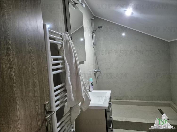 Casă individuală cu 6 camere cu Teren 3000 Mp în Palazu Mare