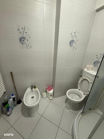 Apartament cu 3 camere semidecomandat în Central