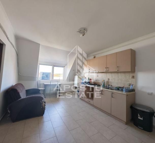 Apartament cu 3 camere nedecomandat, mobilat în Lipovei