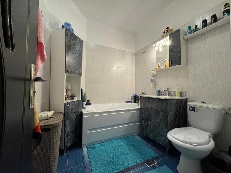 Apartament cu 3 camere decomandat, mobilat în Florești