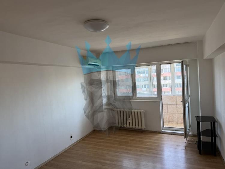 Apartament cu 3 camere semidecomandat în Ștefan cel Mare
