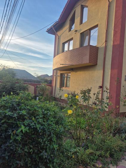 Duplex cu 8 camere cu Teren 1000 Mp în Năvodari