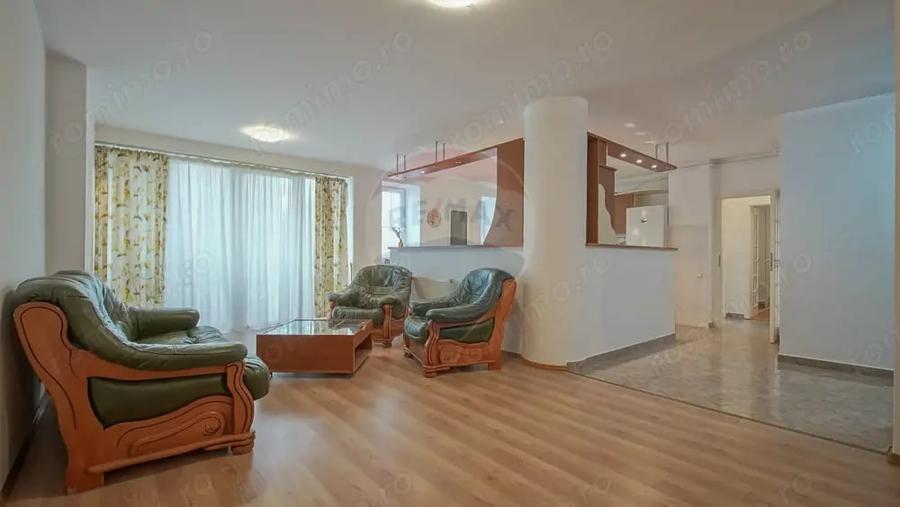Apartament cu 3 camere decomandat în 13 Decembrie