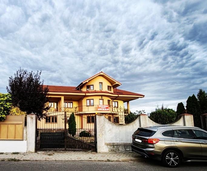 Casă individuală cu 5 camere cu Canalizare în Central