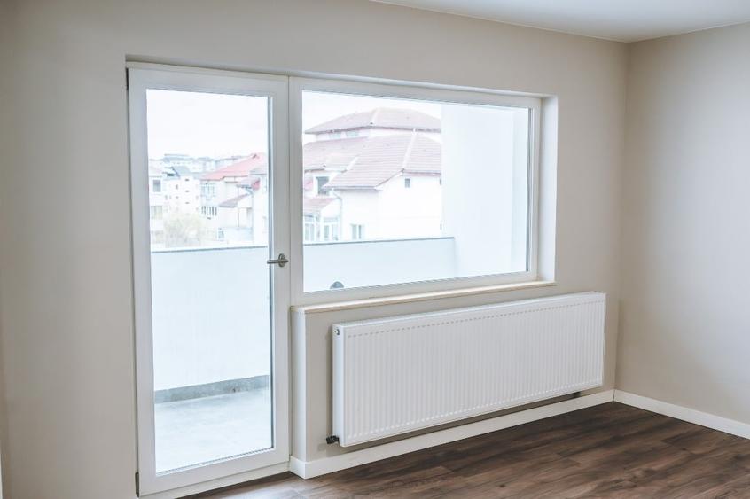Apartament cu 3 camere decomandat în Micro 2