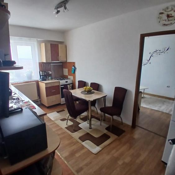 Apartament cu 3 camere semidecomandat în Sud-Est