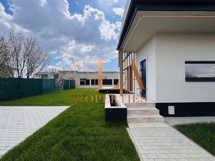 Casă individuală cu 4 camere cu Canalizare în Domnești