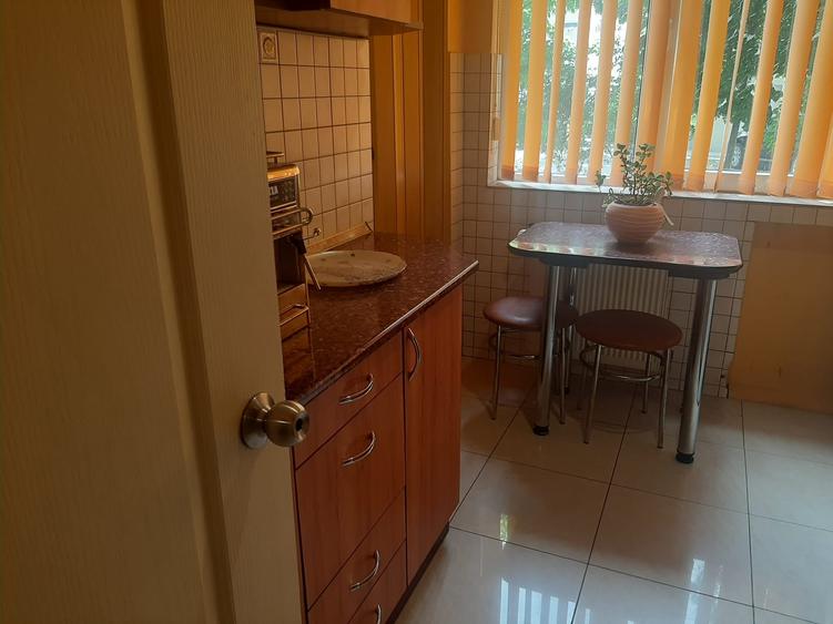 Birou, de 64 mp, în Podgoria