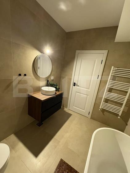 Apartament cu 2 camere semidecomandat, mobilat în Florești