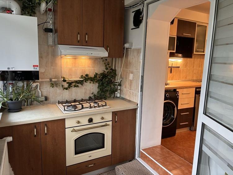 Apartament cu 3 camere decomandat în Central