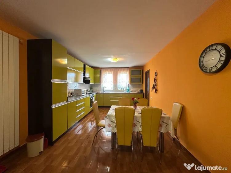 Casă cu 6 camere cu Teren 2250 Mp în Fulga