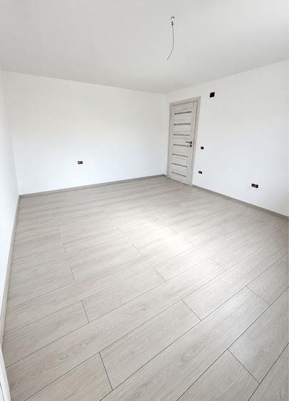 Casă cu 4 camere în Spătaru