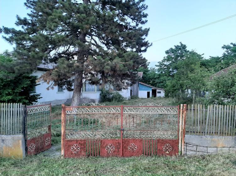 Casă cu 4 camere în Fâlfani
