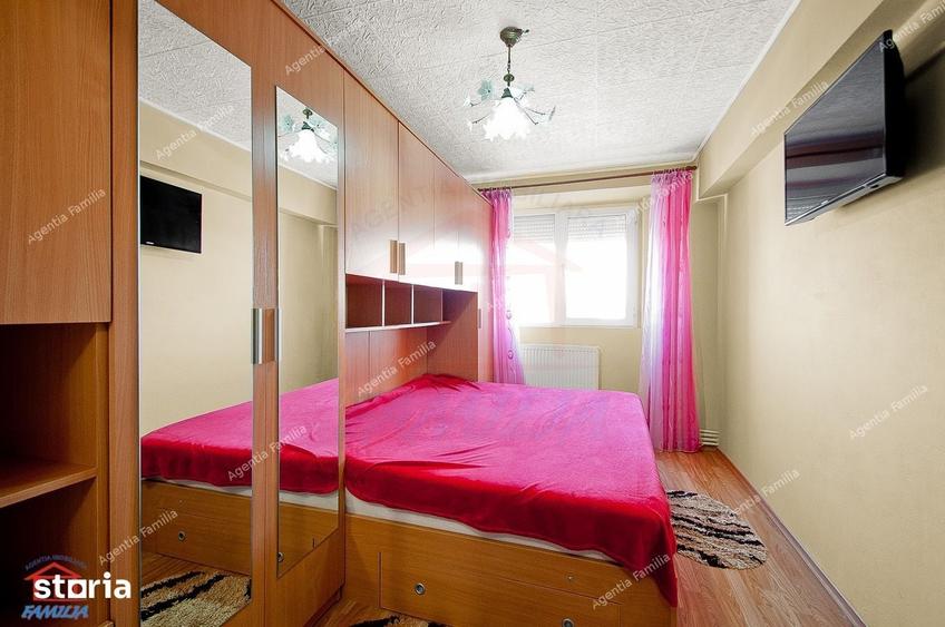 Apartament cu 4 camere decomandat în Micro 16