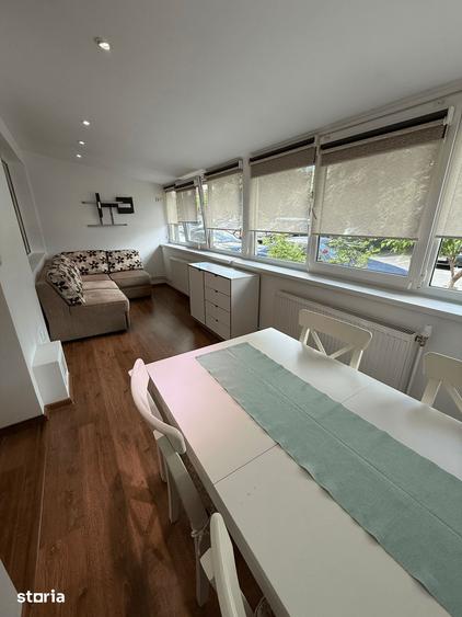 Apartament cu 4 camere semidecomandat, mobilat în Exterior Vest