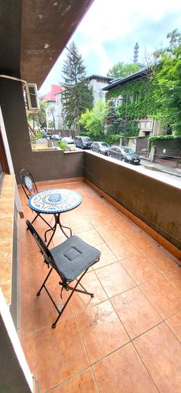 Casă individuală cu 11 camere cu Teren 400 Mp în Primăverii
