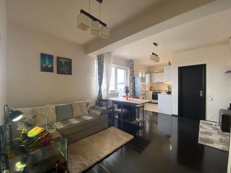 Apartament cu 2 camere semidecomandat, mobilat în Bună Ziua