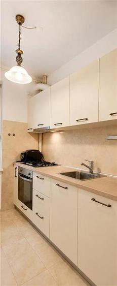 Apartament cu 3 camere semidecomandat, mobilat în Floreasca