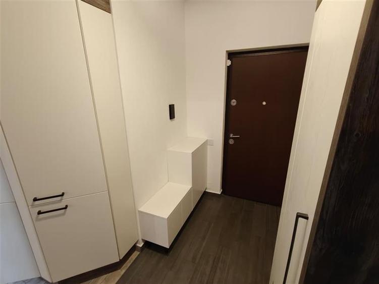 Apartament cu 3 camere circular, mobilat în Central