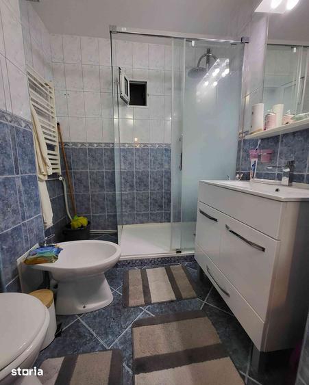 Apartament cu 3 camere decomandat în Mioriței