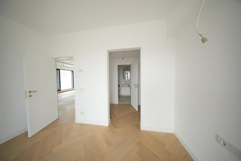 Penthouse cu 4 camere decomandat în Unirii