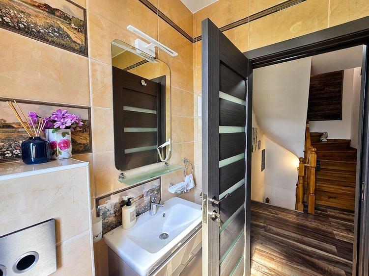 Duplex cu 5 camere cu Canalizare în Tunari