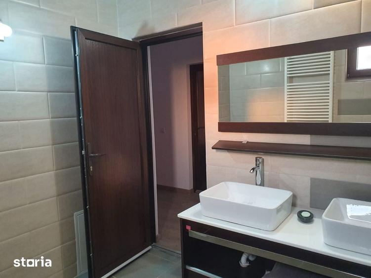 Casă cu 5 camere cu Teren 670 Mp în Mihai Eminescu