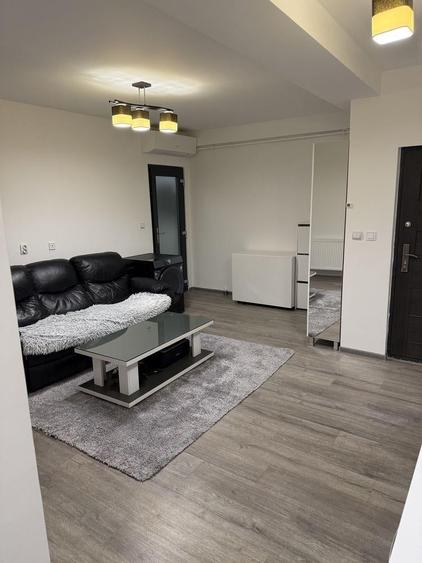 Apartament cu 3 camere decomandat, mobilat în Central