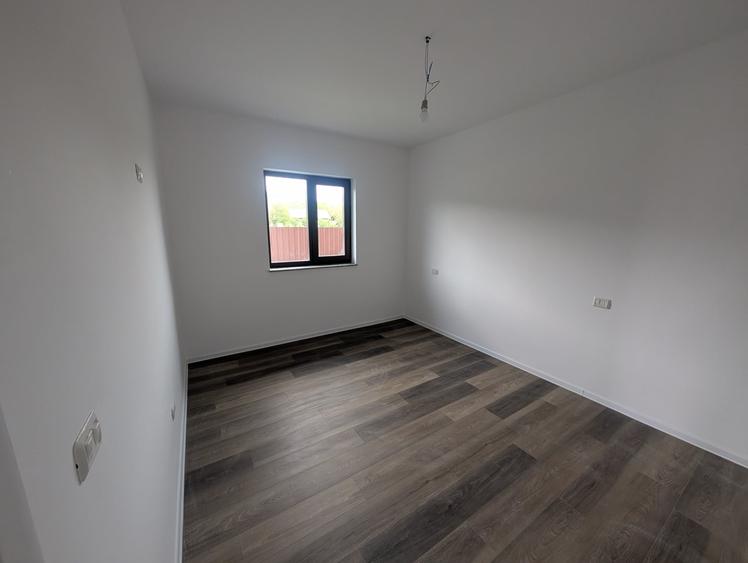 Casă individuală cu 4 camere cu Teren 350 Mp în Nord